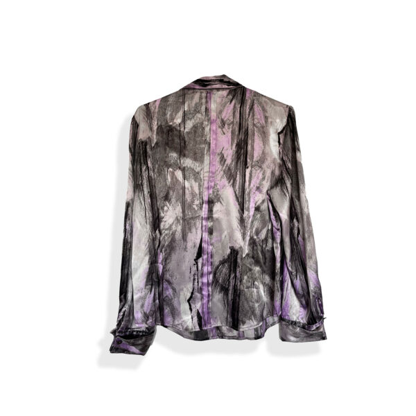 Blusa satinada gris y lila - Image 2