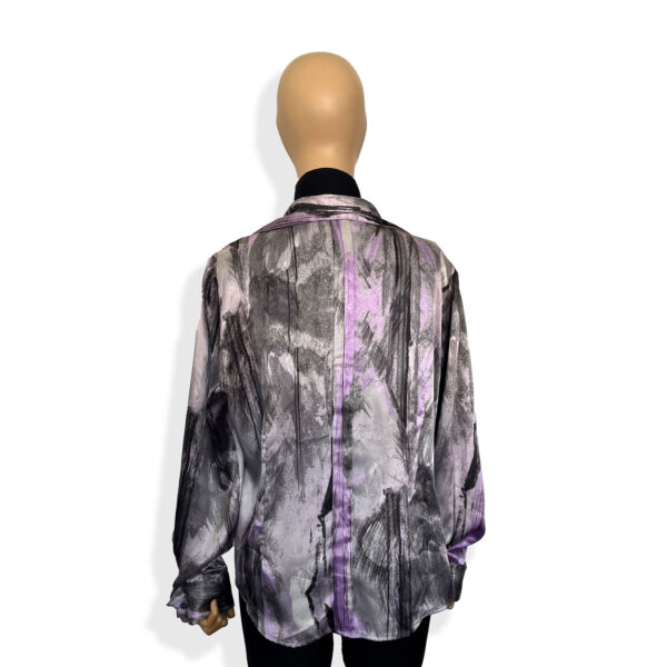 Blusa satinada gris y lila - Image 4
