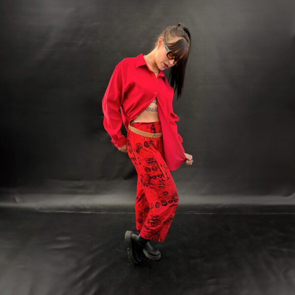Pantalón rojo fluido - Image 4